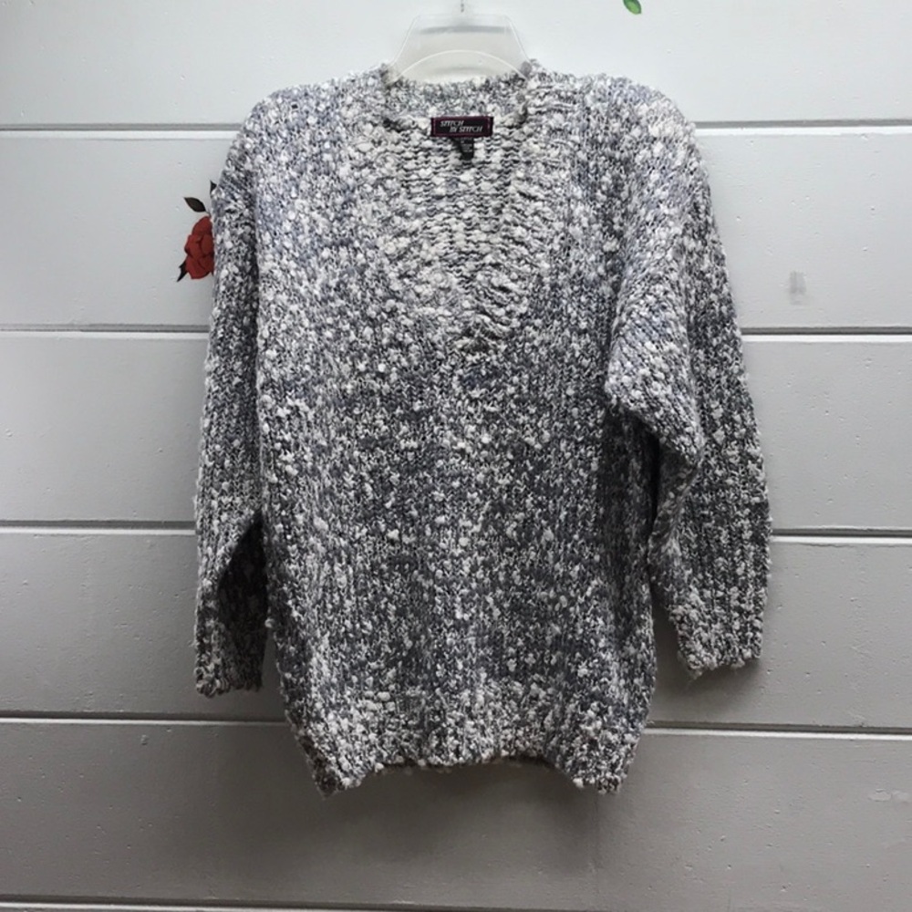 Elegant V-Neck Sweater in Gray and White